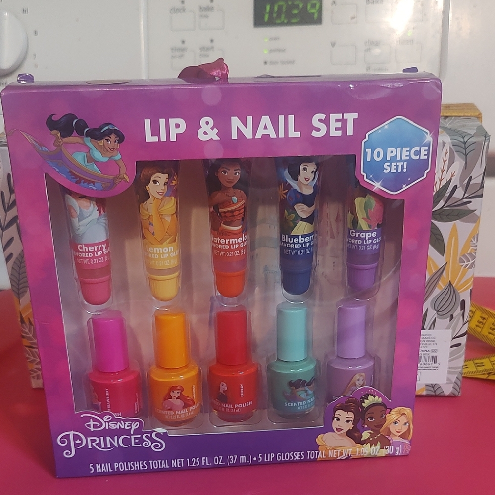 Disney Princess Lip & Nail Set - Multicolor New